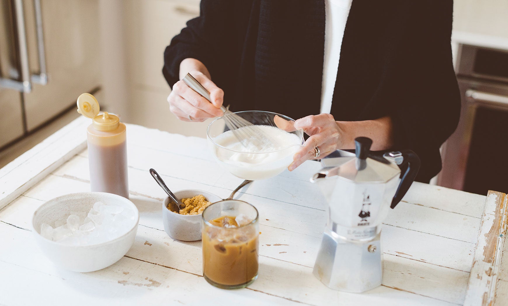 Iced Caramel Latte {Starbucks Copycat} – Snacks and Sips